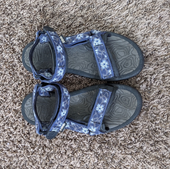 Teva Thick Strap Sandals with Blue Floral Pattern - Picture 6 of 11
